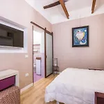 아파트 Toledo Warm Renovated