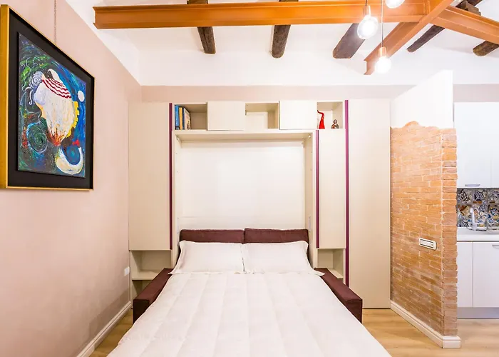 Toledo Warm Renovated Lejlighed Napoli