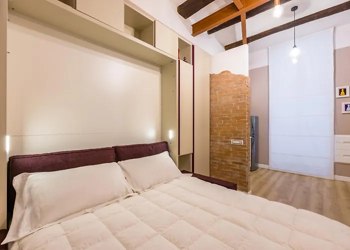 Toledo Warm Renovated Lejlighed Napoli