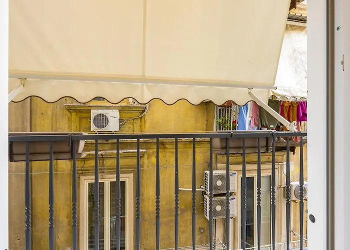 Toledo Warm Renovated Napoli