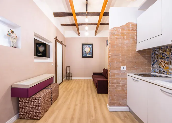 Toledo Warm Renovated Napoli