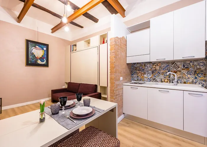 Toledo Warm Renovated Lejlighed