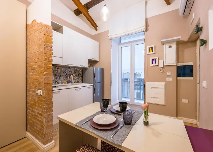 Toledo Warm Renovated * Napoli