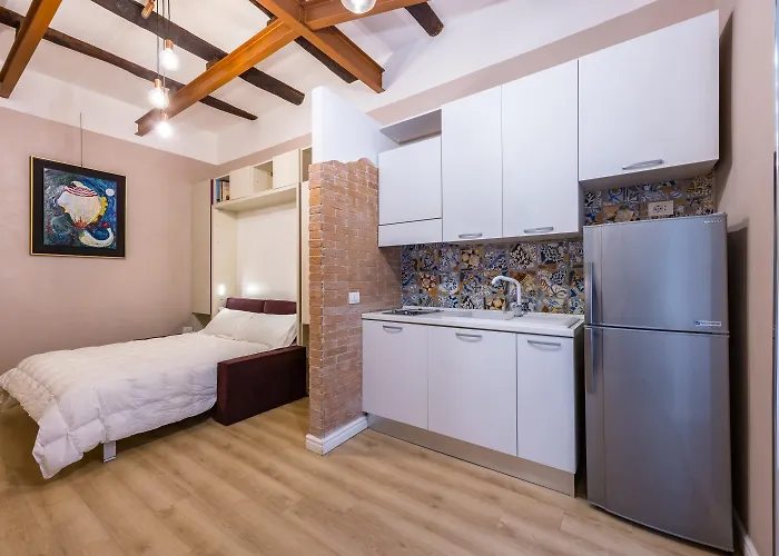 Toledo Warm Renovated Lejlighed Napoli