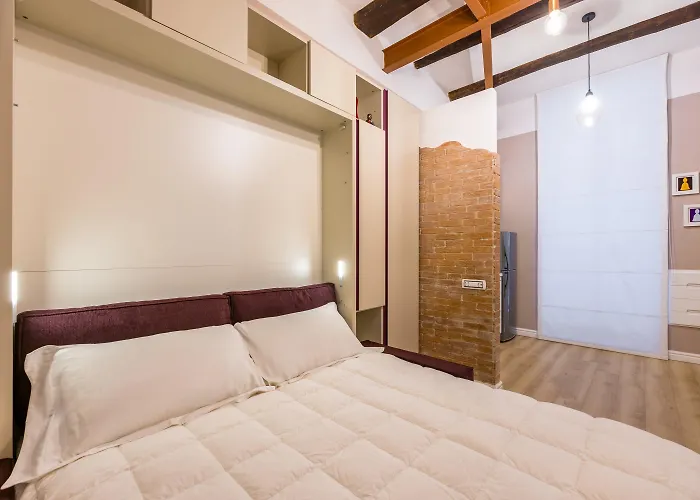 Toledo Warm Renovated Napoli