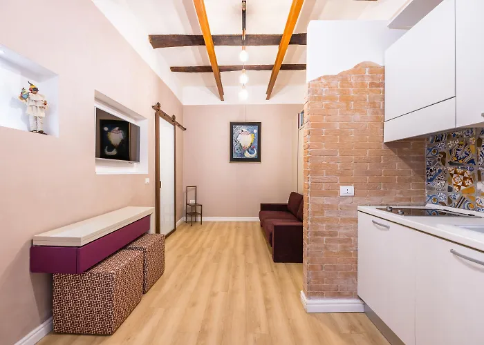 Toledo Warm Renovated Napoli