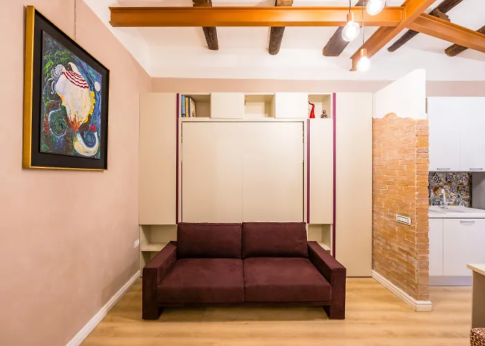 Toledo Warm Renovated Lejlighed Napoli