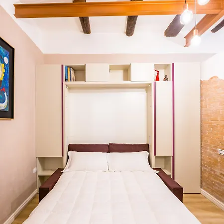 Toledo Warm Renovated نابولي